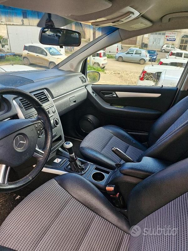 Usata Mercedes B200 2008 Grigio Monovolume