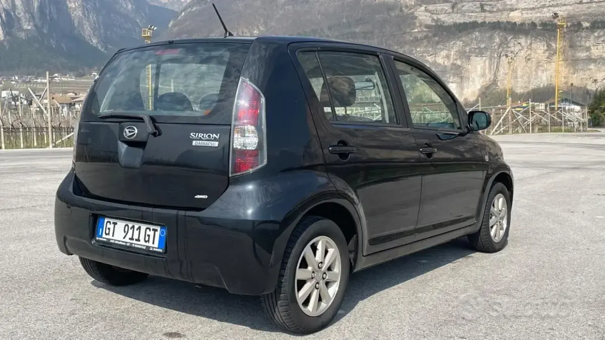 Usata Daihatsu Sirion 91 CV (66 kW) 2011 Nero Utilitaria