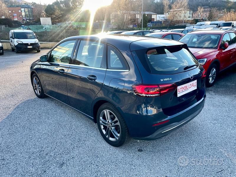 Usata Mercedes B180 Executive 116 CV (85 kW) 2019 Blu/azzurro Monovolume