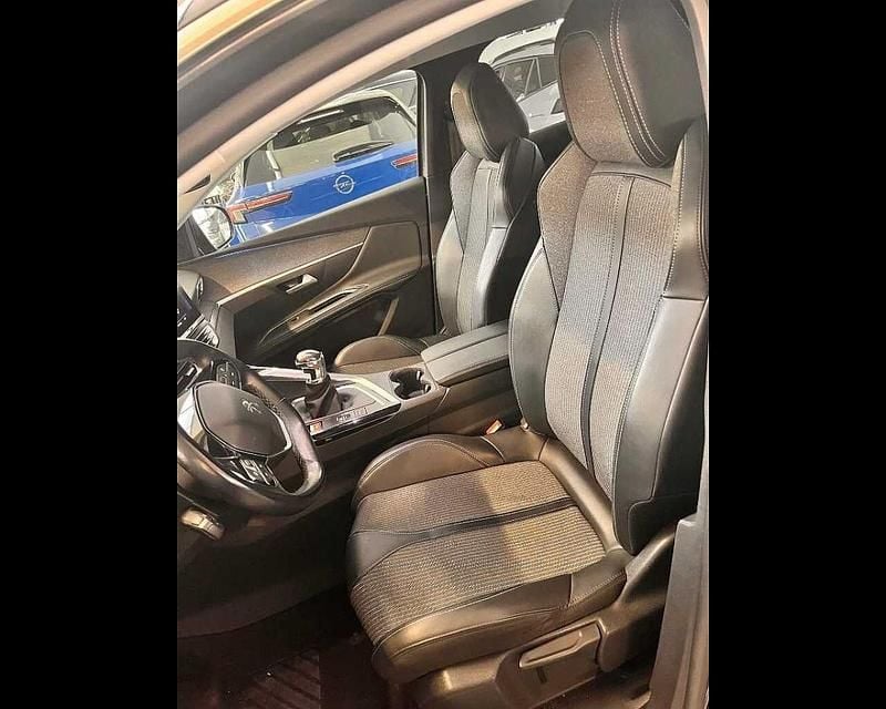 Usata Peugeot 3008 Allure 131 CV (96 kW) 2022 Grigio SUV