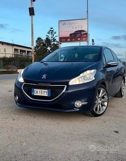 Usata Peugeot 208 92 CV (67 kW) 2012 Utilitaria