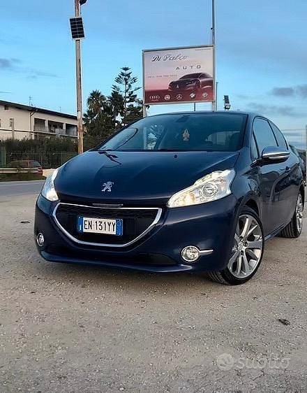 Usata Peugeot 208 2012 Utilitaria