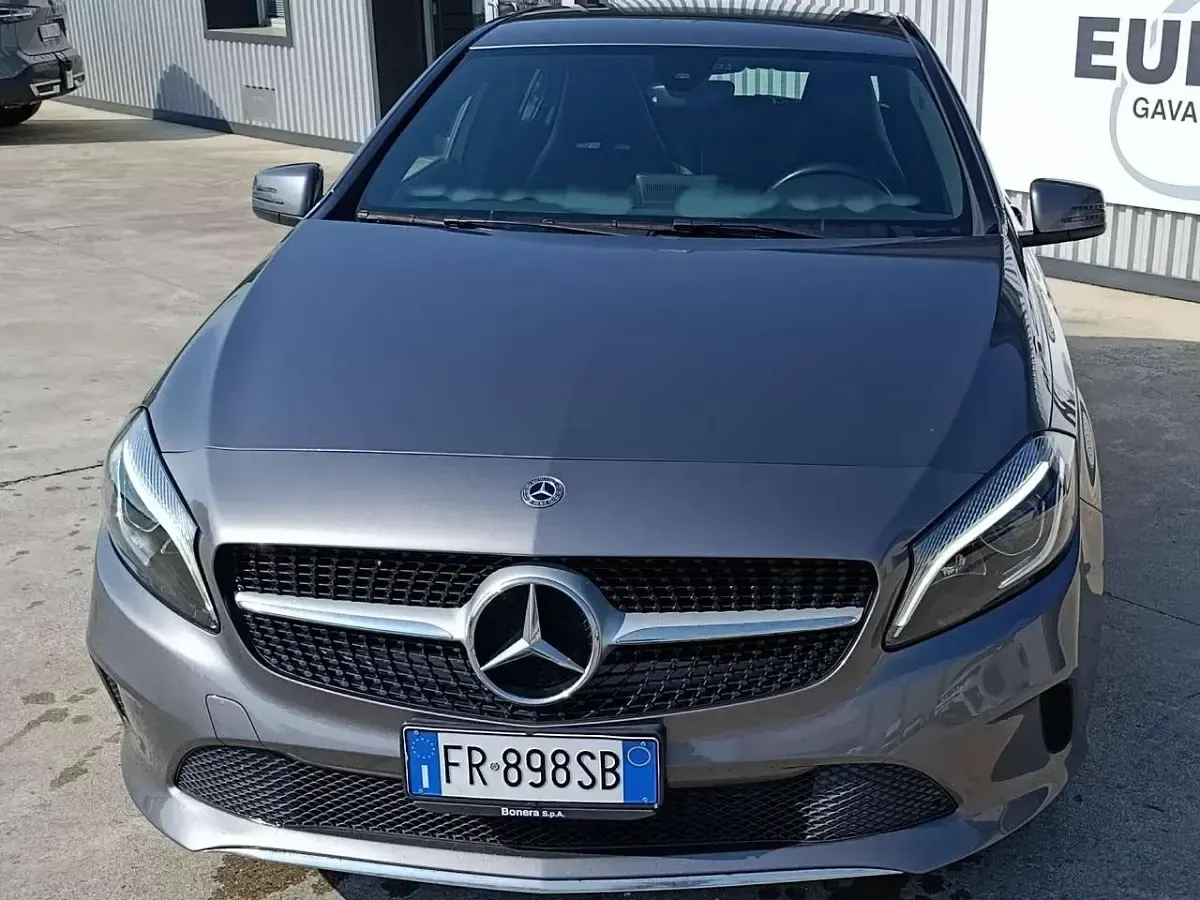 Usata Mercedes A180 109 CV (80 kW) 2018 Grigio Berlina