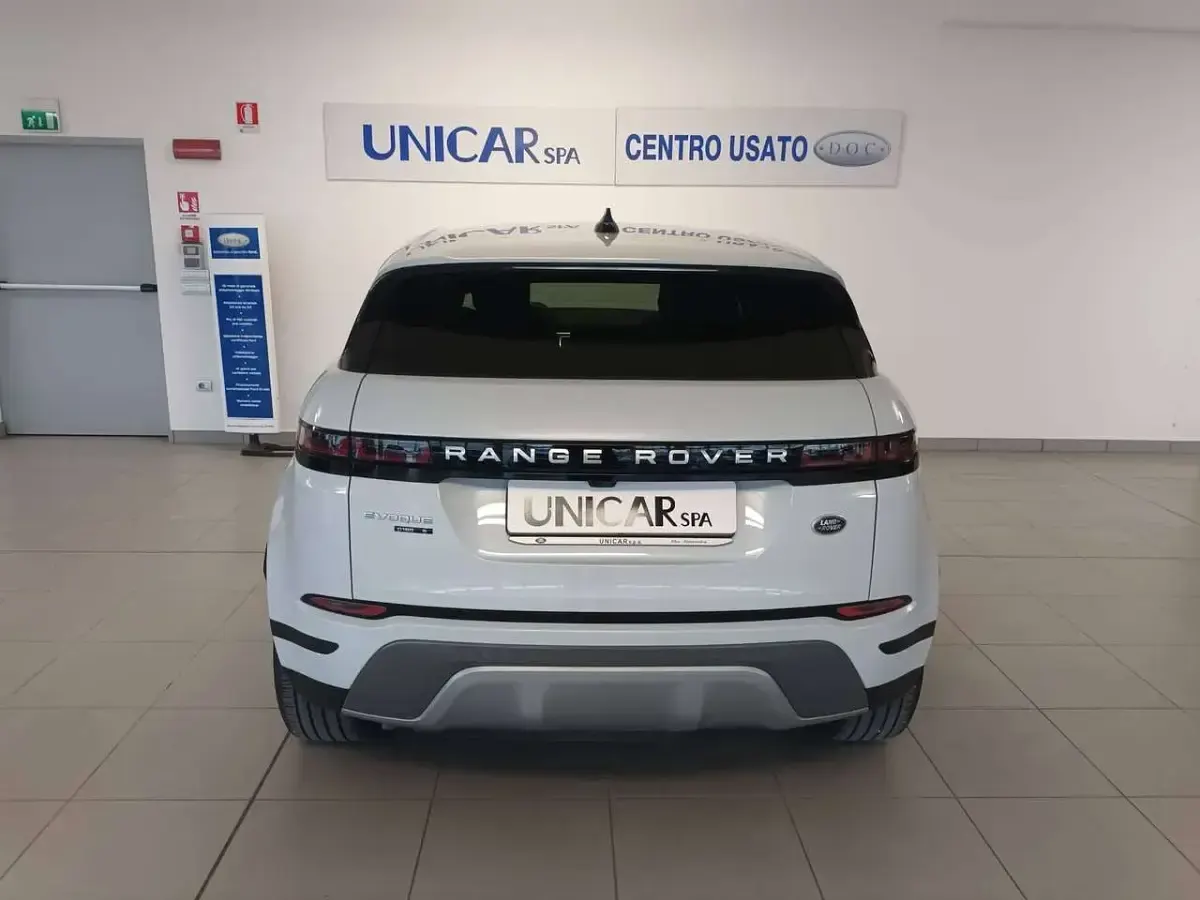 Usata Land Rover Range Rover evoque S 179 CV (131 kW) 2019 Yulong white metallizzato SUV