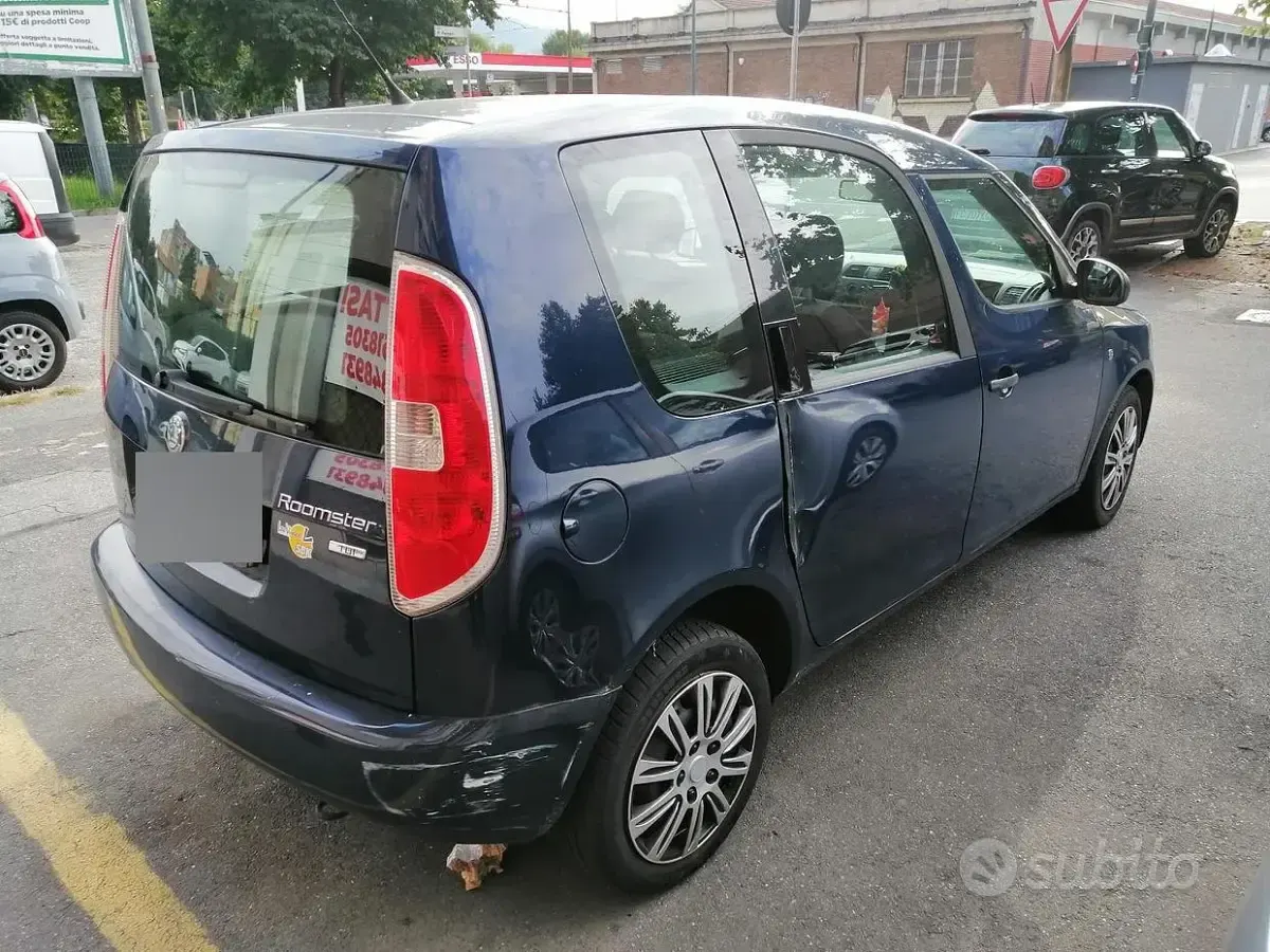 Usata Skoda Roomster 75 CV (55 kW) 2011 Bluazzurro Monovolume