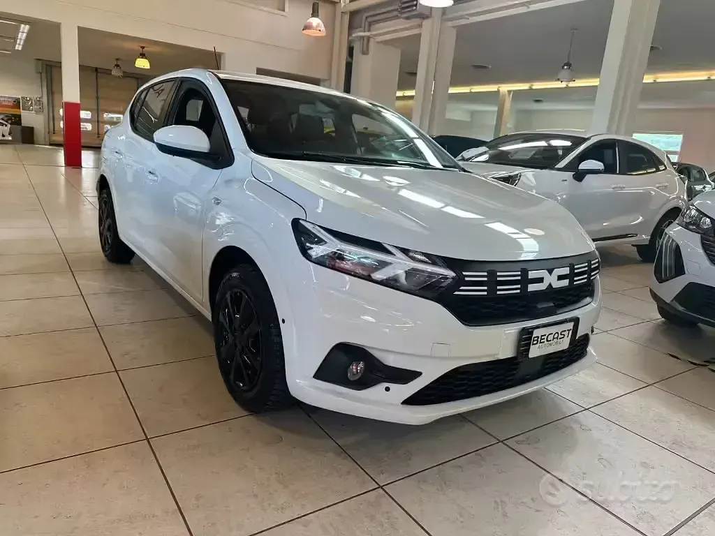 Usata Dacia Sandero Expression 101 CV (74 kW) 2023 Bianco pastello Berlina