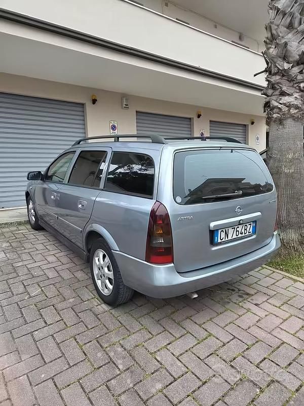 Usata Opel Astra 80 CV (58 kW) 2004 Grigio Station wagon