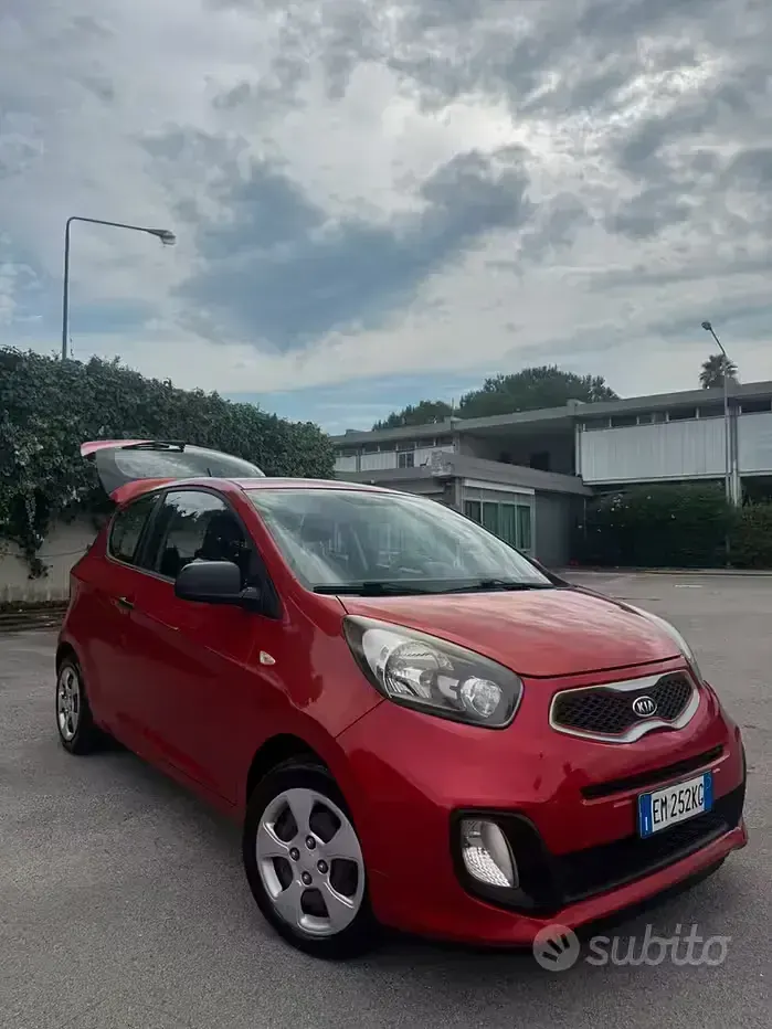 Usata Kia Picanto 69 CV (50 kW) 2012 Rosso Utilitaria