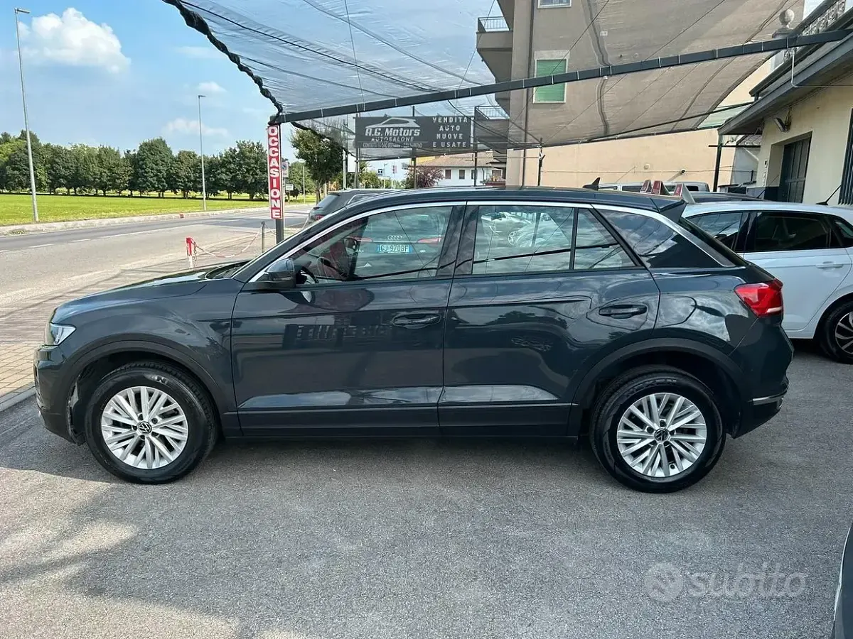 Usata VW T-Roc Business 116 CV (85 kW) 2021 Grigio SUV