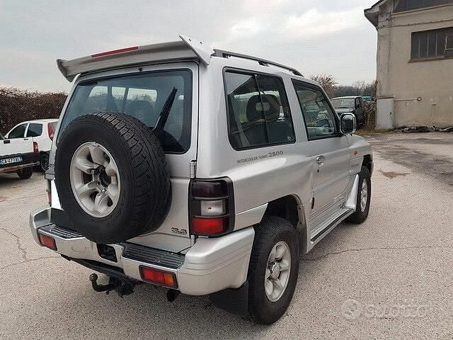 Usata Mitsubishi Pajero 125 CV (91 kW) 1998 Grigio SUV