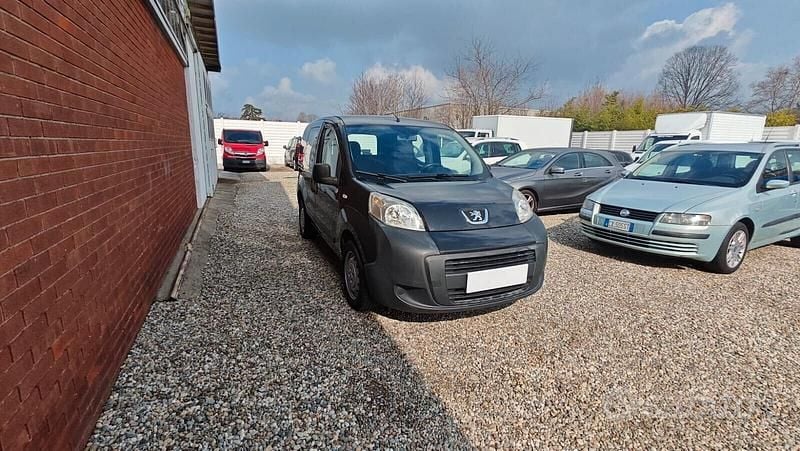 Usata Peugeot Bipper Family 75 CV (55 kW) 2012 Nero Monovolume