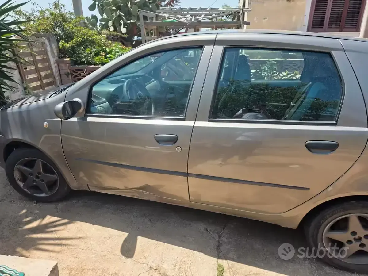 Usata Fiat Punto 69 CV (50 kW) 2006 Utilitaria