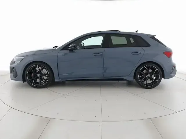 Usata Audi RS3 Sportback Comfort 400 CV (294 kW) 2023 Grigio kemora metallizzato Utilitaria