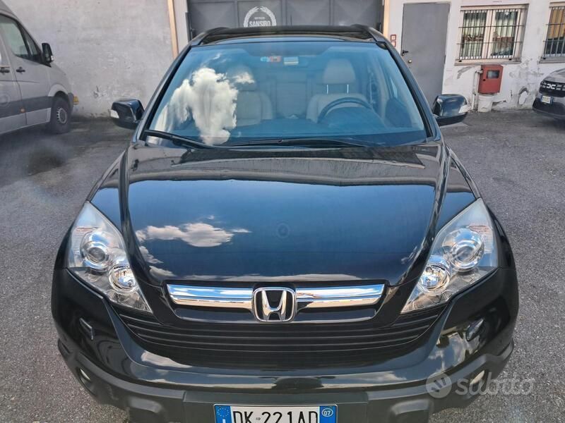 Usata 2007 Honda CR-V SUV | 7500 € (Buon prezzo) - Immagine 1/4