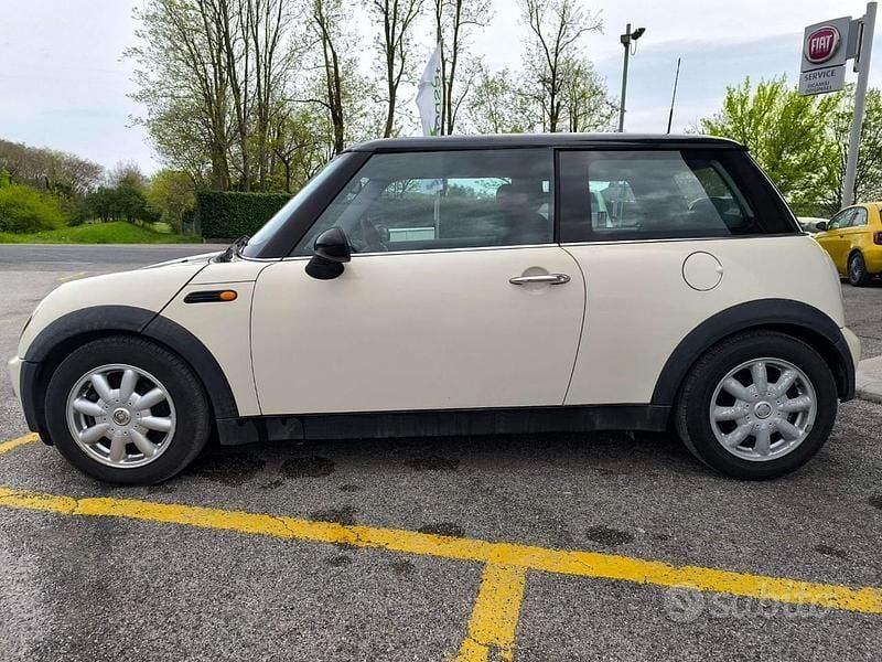 Usata Mini Cooper 116 CV (85 kW) 2003 Beige Utilitaria