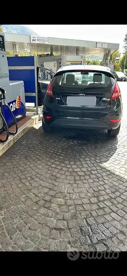 Usata Ford Fiesta 70 CV (51 kW) 2011 Nero Berlina