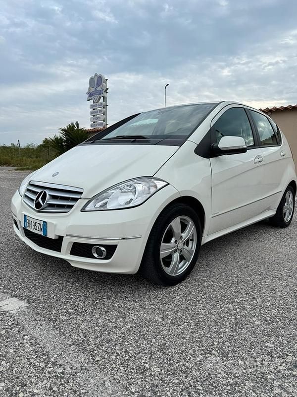 Bianco Usata 2011 Mercedes A160 Edition Berlina | 3799 € (Buon prezzo) - Immagine 1/4