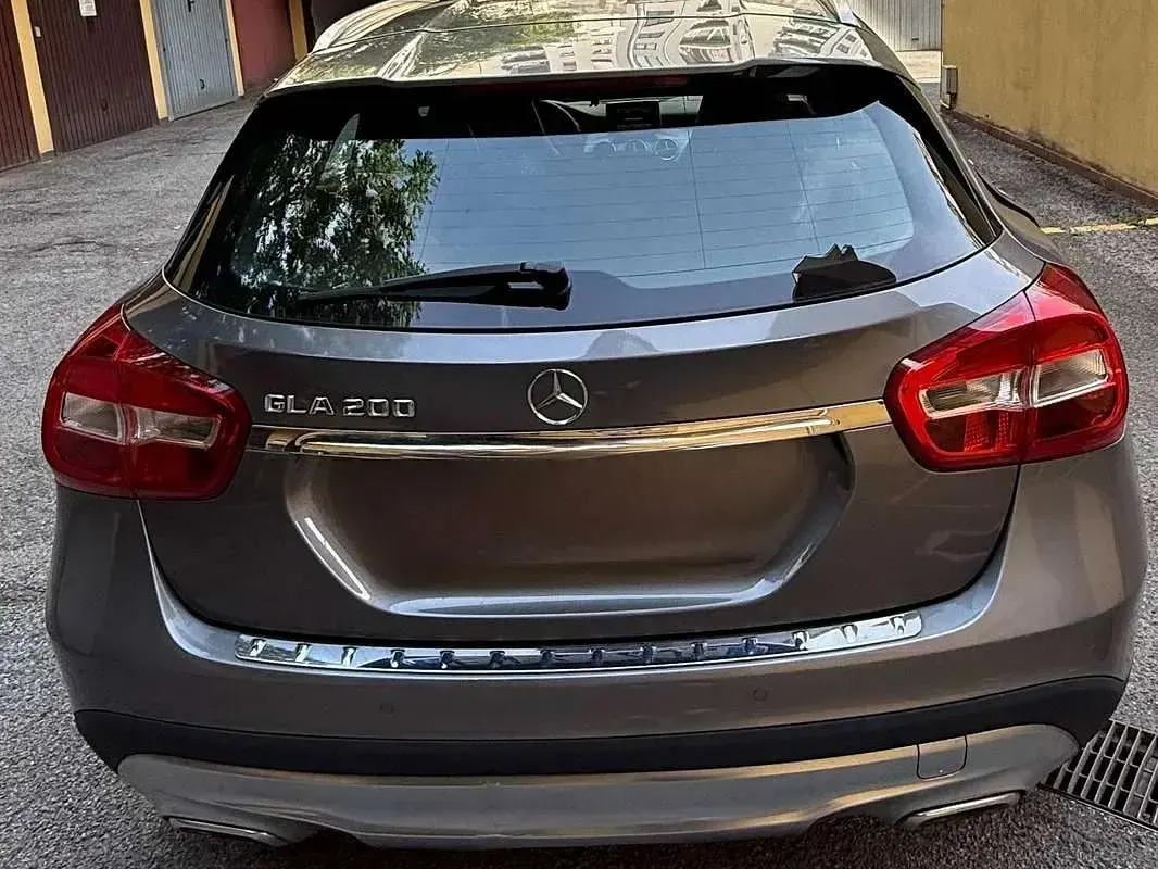 Usata Mercedes GLA200 156 CV (114 kW) 2014 Grigio SUV
