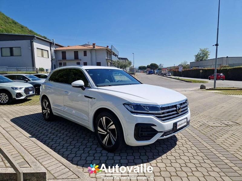 Usata VW Touareg Elegance 231 CV (169 kW) 2023 Bianco SUV