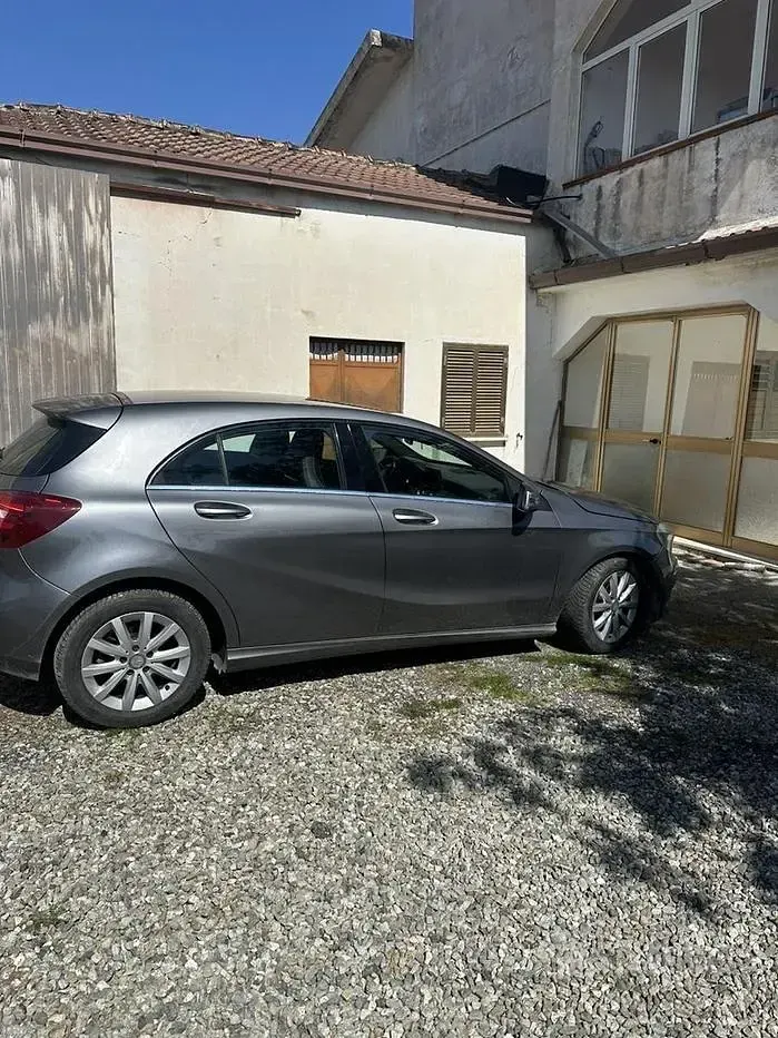 Usata Mercedes A180 109 CV (80 kW) 2014 Grigio Berlina