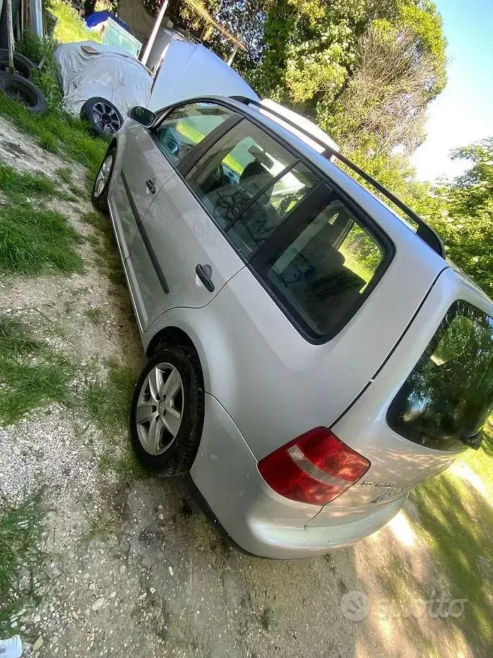 Usata VW Touran 101 CV (74 kW) 2005 Grigio Monovolume