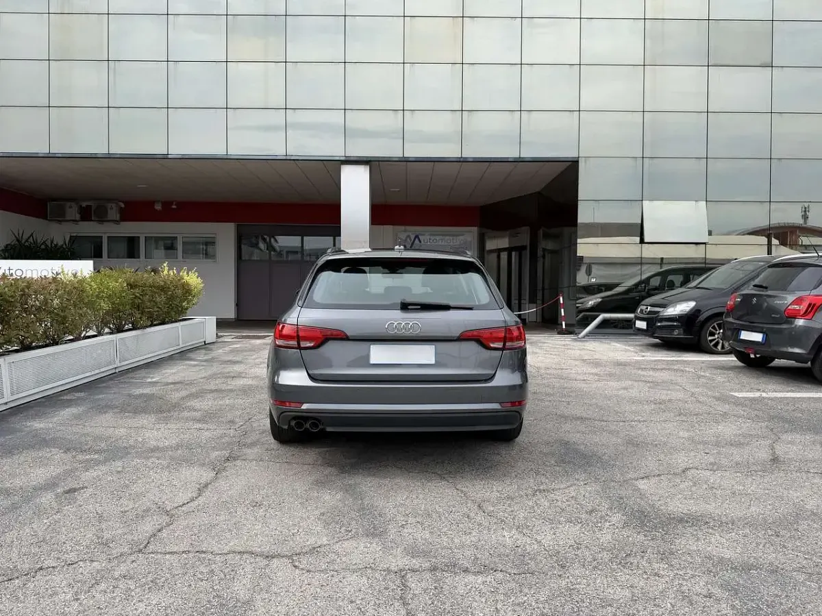 Usata Audi A4 Business 190 CV (139 kW) 2017 Grigio Berlina