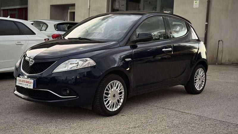 Usata Lancia Ypsilon Gold 69 CV (50 kW) 2018 Other Utilitaria