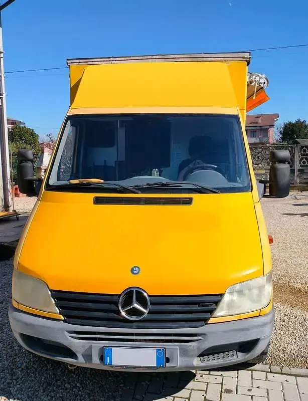 Usata Mercedes Sprinter 82 CV (60 kW) 2001 Giallo