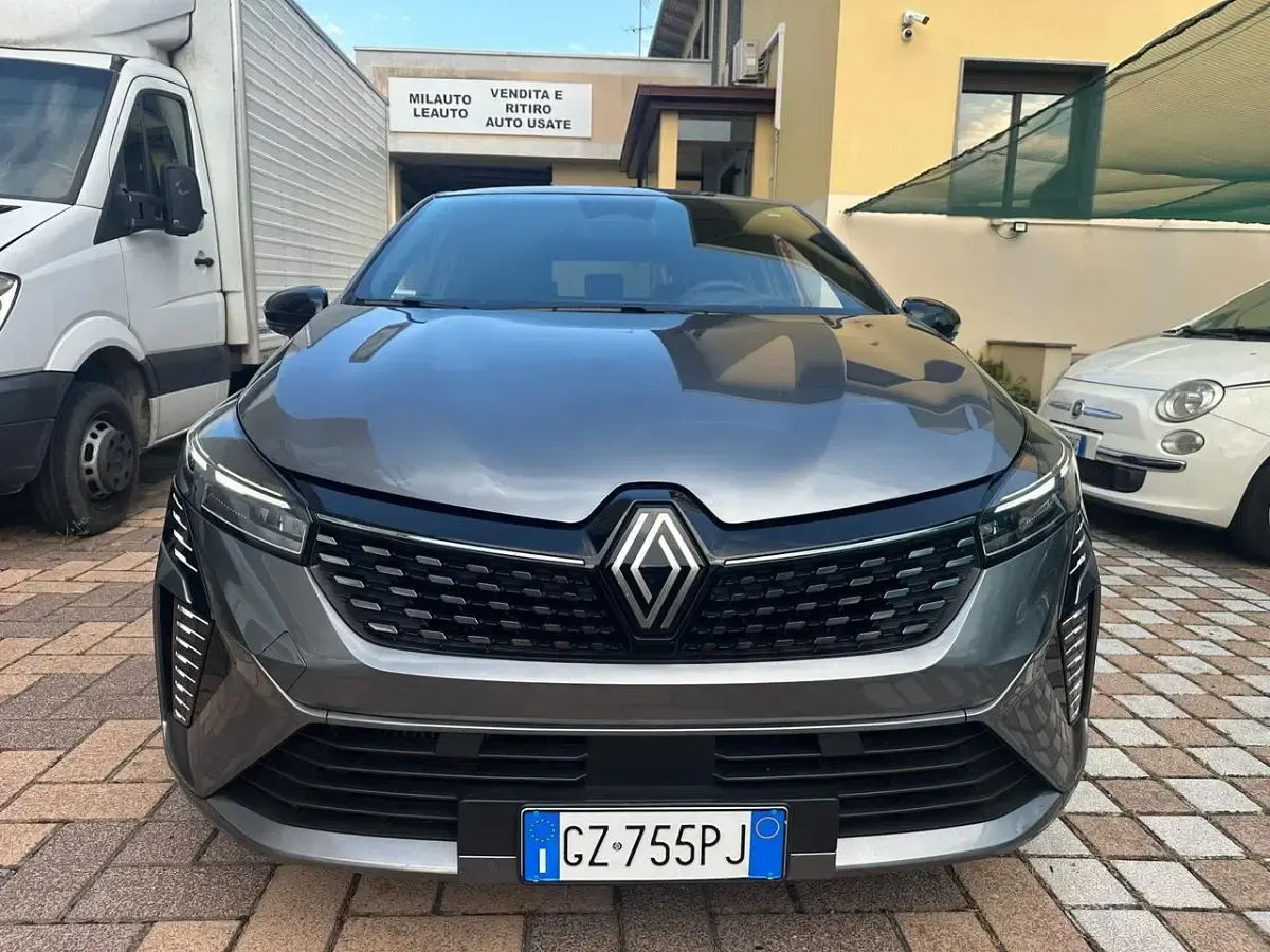 Usata Renault Clio V Techno 100 CV (73 kW) 2025 Grigio Berlina