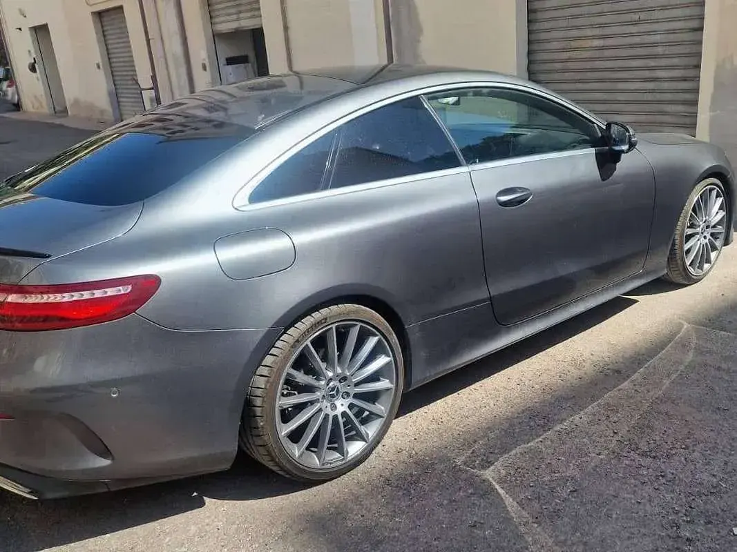 Usata Mercedes E220 Premium 194 CV (142 kW) 2018 Grigio Coupé