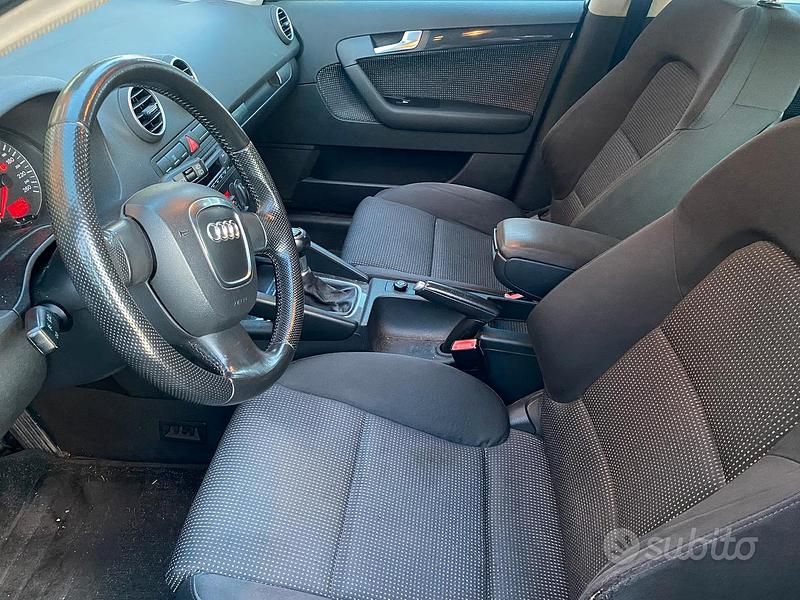 Usata Audi A3 116 CV (85 kW) 2006 Blu Utilitaria