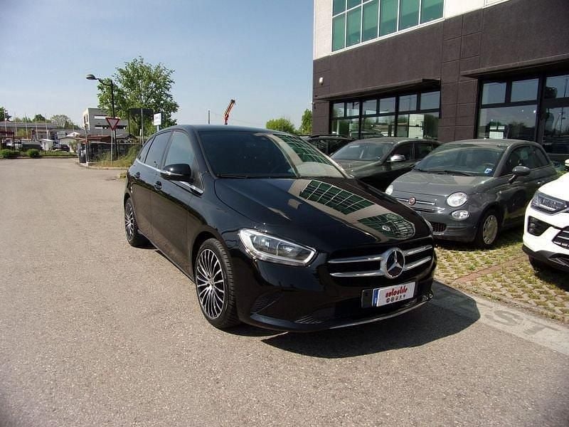 Begagnad Mercedes B180 136 HK (100 kW) 2019 Minibuss