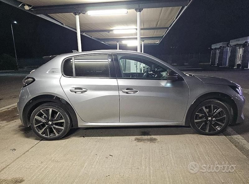 Usata Peugeot 208 GT 100 CV (73 kW) 2023 Grigio Utilitaria