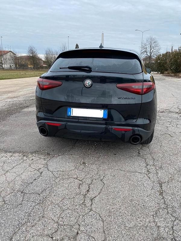 Usata Alfa Romeo Stelvio 180 CV (132 kW) 2017 Nero SUV