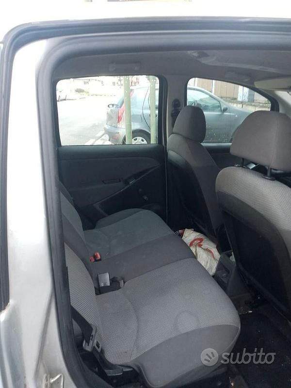 Grigio Usata 2006 Fiat Idea Monovolume | 1000 € - Immagine 1/4
