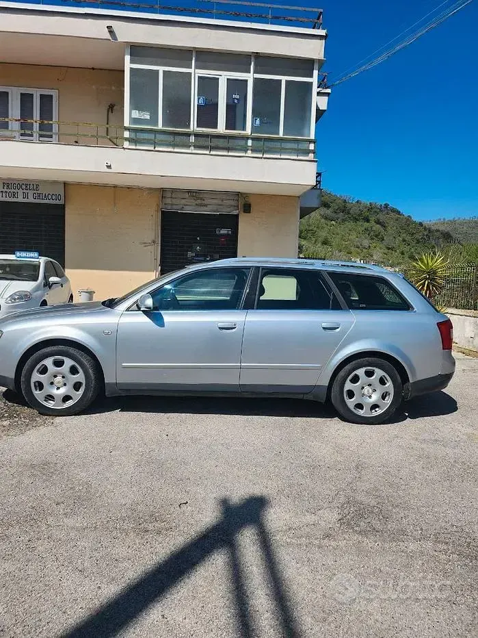 Usata Audi A4 130 CV (95 kW) 2004 Grigio Station wagon
