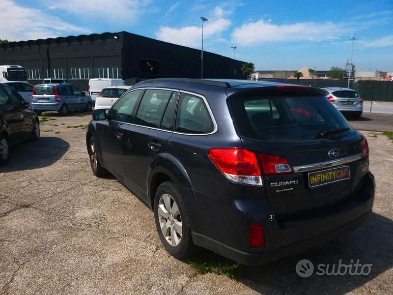 Usata Subaru Outback Trend 150 CV (110 kW) 2012 Nero Station wagon