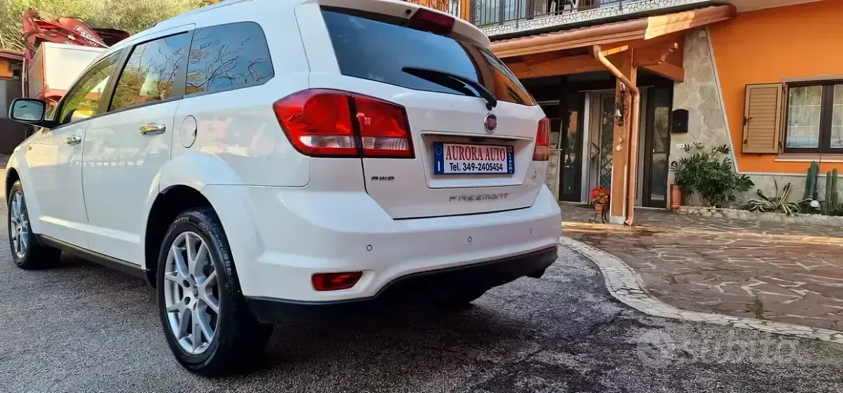Käytetty Fiat Freemont Lounge 170 HP (125 kW) 2012 Valkoinen Katumaasturi