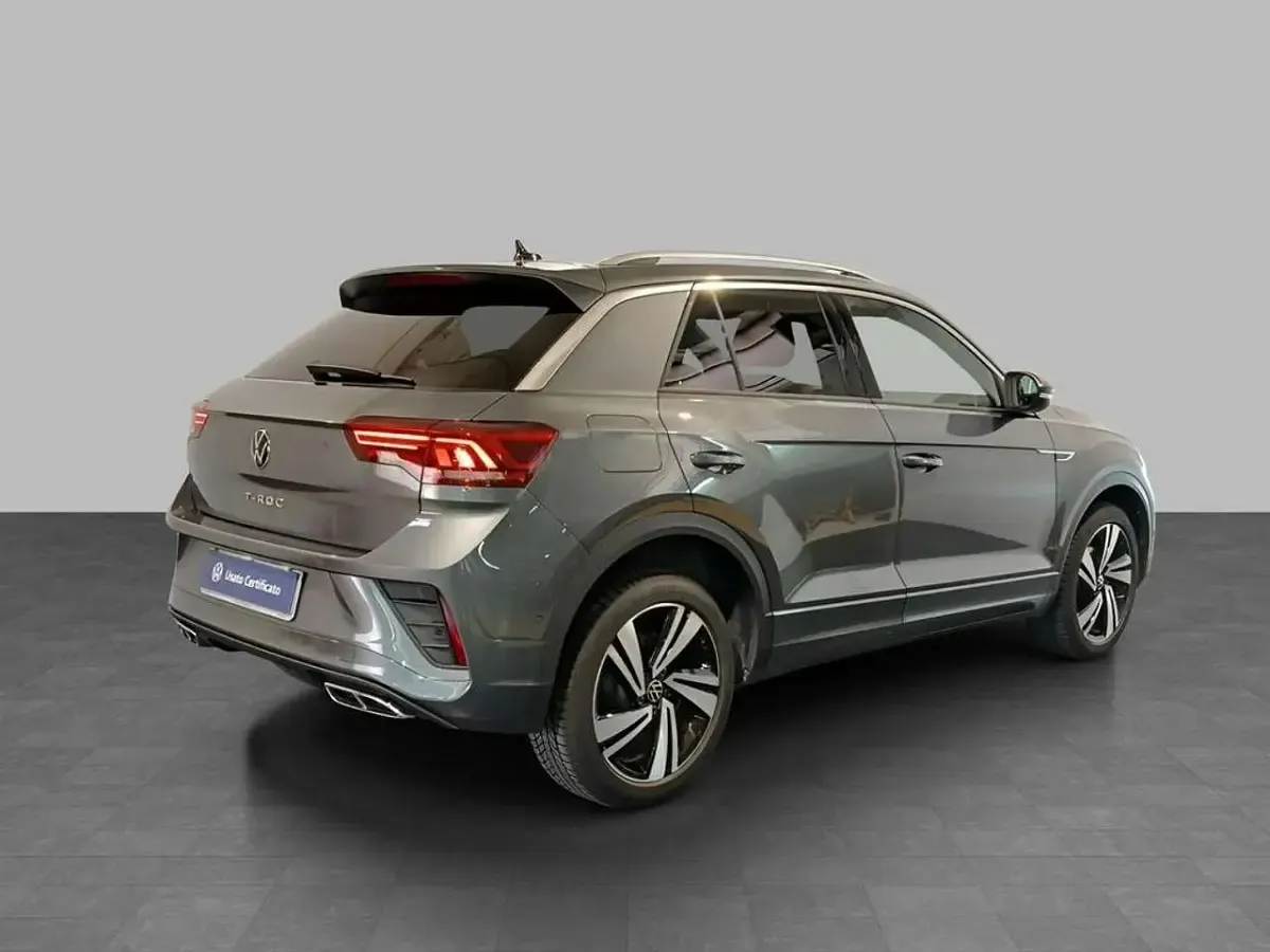 Usata VW T-Roc R-line 150 CV (110 kW) 2024 Indium grey metallizzato SUV