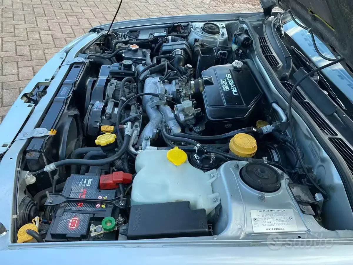 Usata Subaru Legacy 200 CV (147 kW) 1994 Grigio Berlina