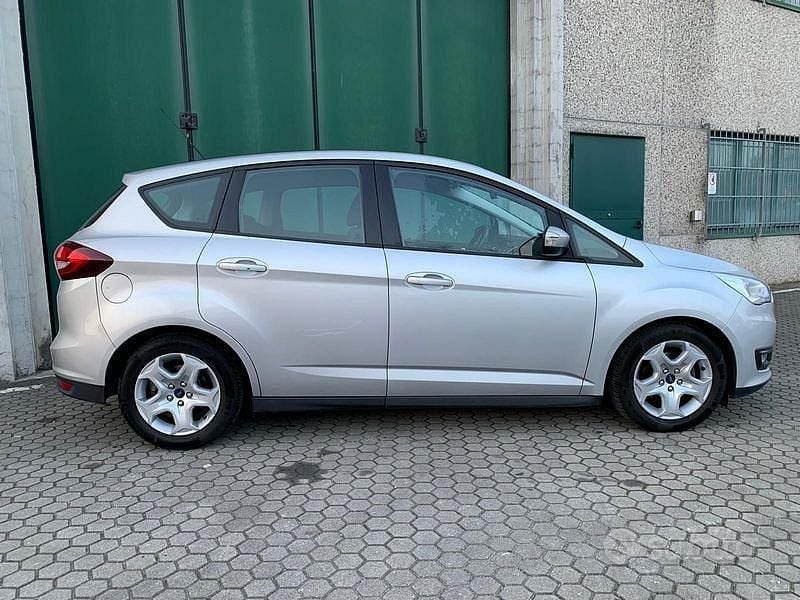 Begagnad Ford C-MAX 100 HK (73 kW) 2015 Grå Minibuss