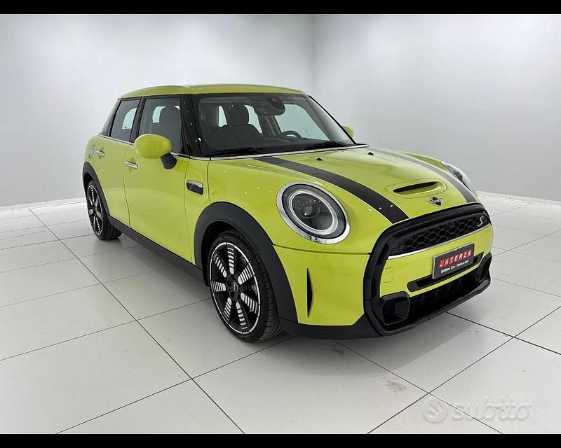 Zesty yellow Usata 2023 Mini Cooper S Classic Due volumi | 27.900 € (Buon prezzo) - Immagine 1/4