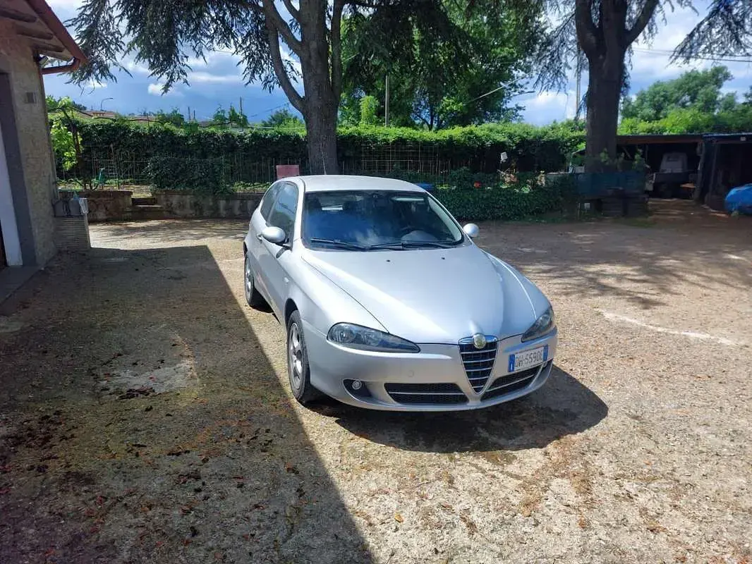 Usata Alfa Romeo 147 120 CV (88 kW) 2007 Argento Utilitaria