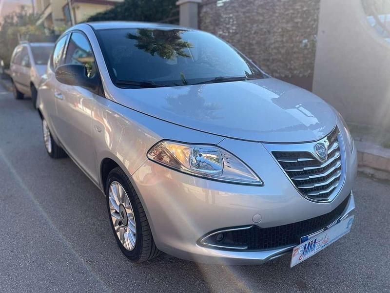 Argento Usata 2015 Lancia Ypsilon Gold Due volumi | 7800 € (Buon prezzo) - Immagine 1/4