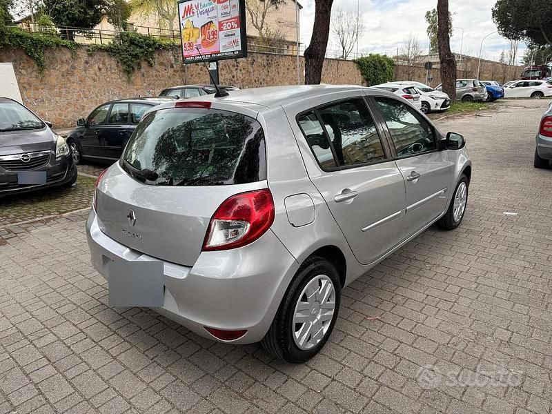 Usata Renault Clio II 70 CV (51 kW) 2009 Grigio Berlina