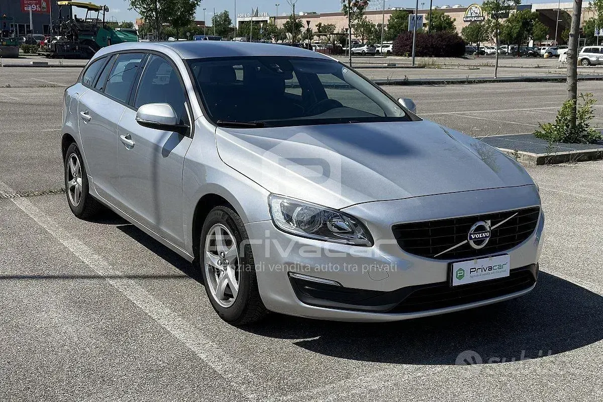 Usata Volvo V60 Business Edition 120 CV (88 kW) 2017 Grigio Station wagon