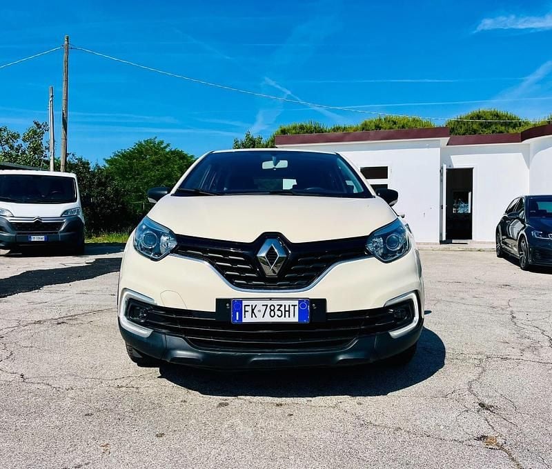 Usata Renault Captur Life 90 CV (66 kW) 2017 Beige SUV