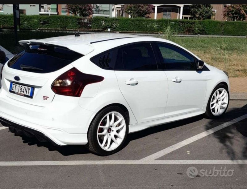 Usato 2015 Ford Focus 2.0 Benzin 250 CV (23.500 €)