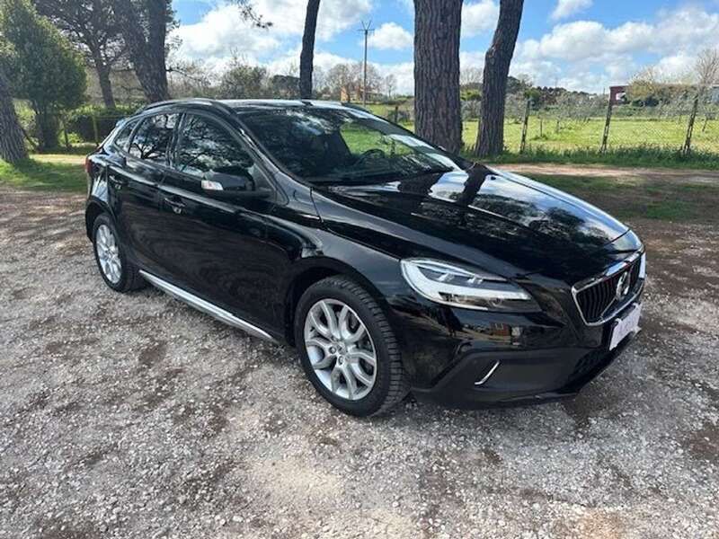 Usata Volvo V40 CC 120 CV (88 kW) 2018 Nero Station wagon
