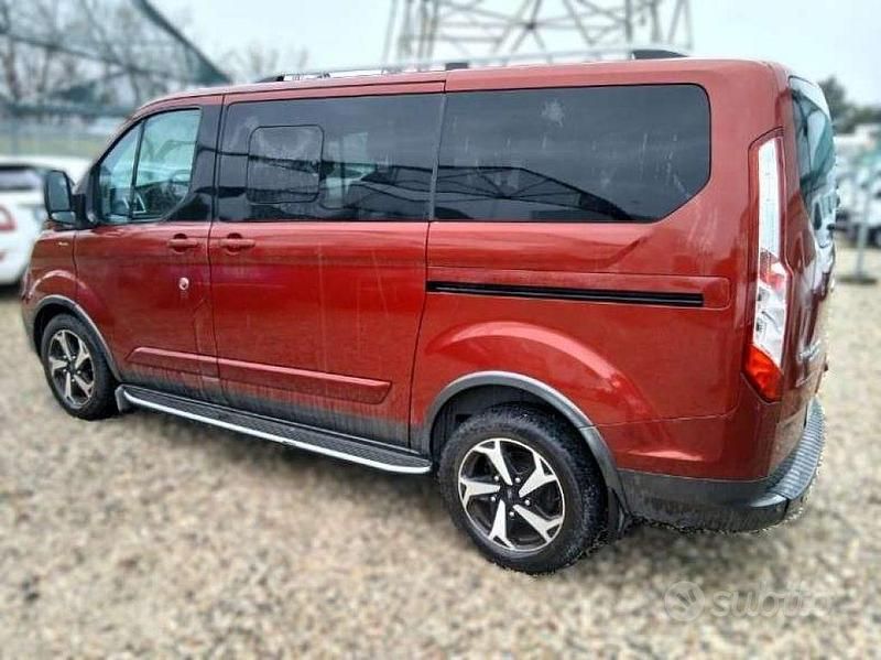 Usata Ford Tourneo Custom Active 185 CV (136 kW) 2021 Rosso Furgone